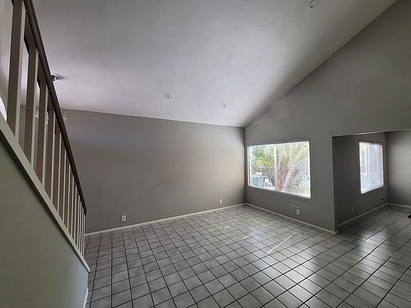 2nd image of 2858 Laureltree Dr