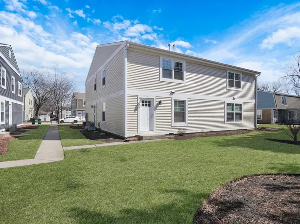 318 Farmingdale Cir, Vernon Hills, IL 60061