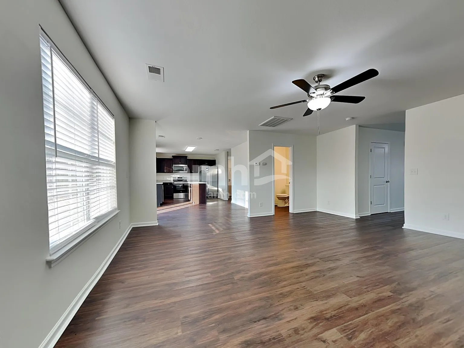 4 bed, 2.5 bath, 2635 sqft, $2,595 — Photo 4