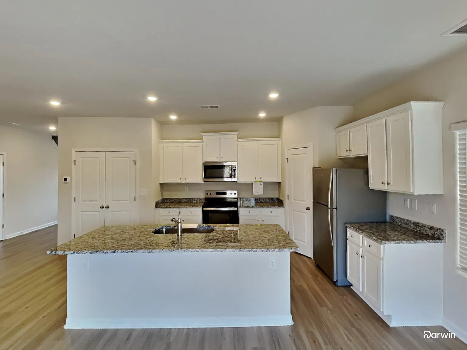 4 bed, 2.5 bath, 1800 sqft, $2,240 — Photo 4