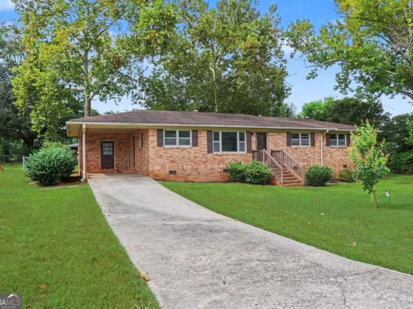 63 Green St, Royston, GA 30662