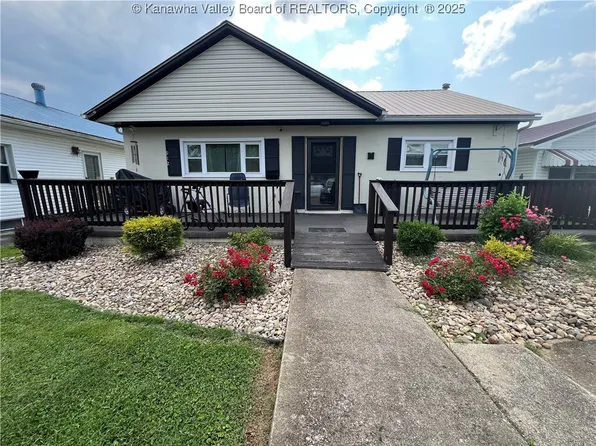 912 Ann St, Ravenswood, WV 26164