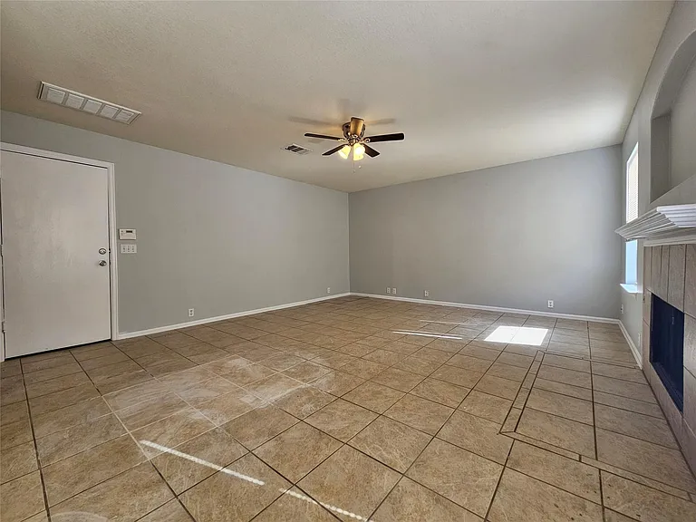 580 Hometown Pkwy — Photo 15