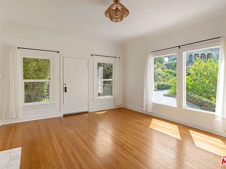1523 Murray Dr — Photo 5
