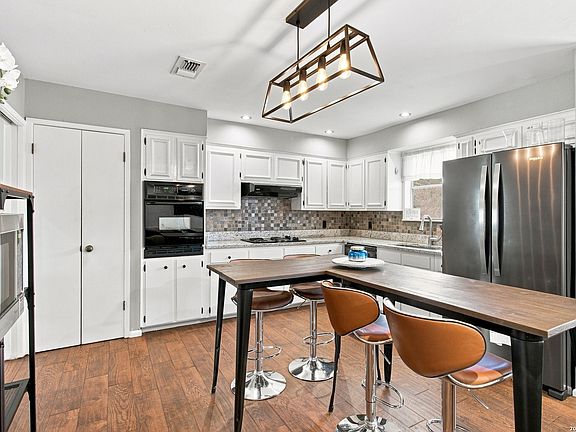 2nd image of 3803 Barrington St #3D