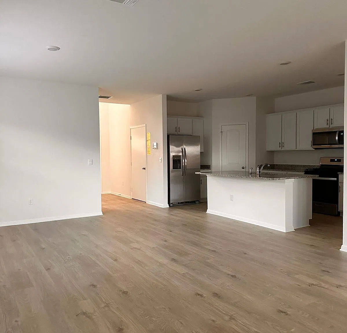 4 bed, 2.5 bath, 2390 sqft, $2,649 — Photo 3