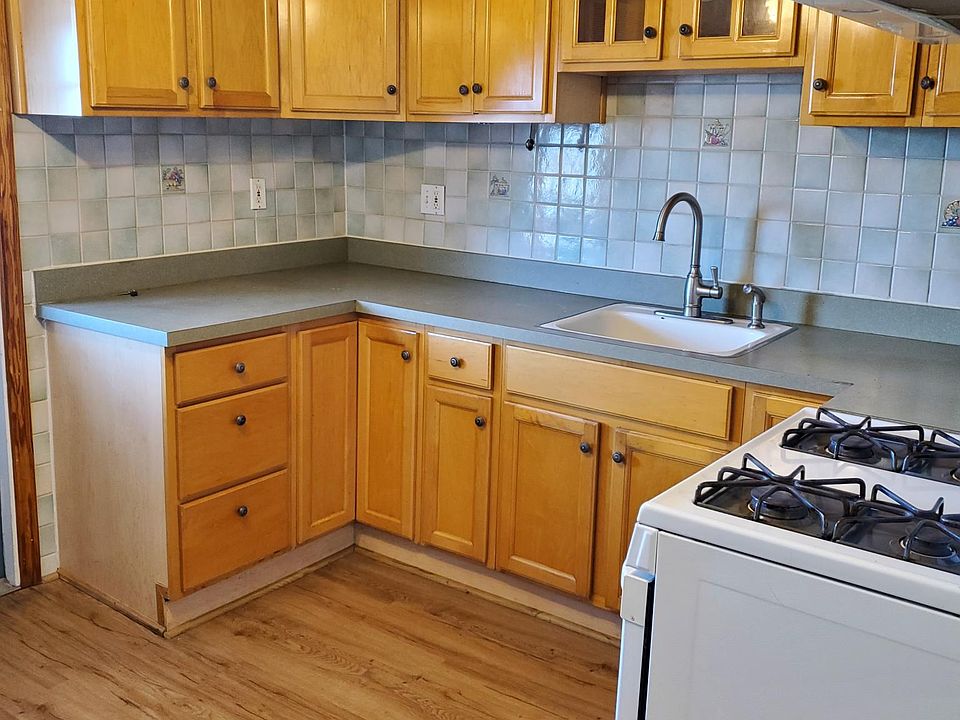 2nd image of 194 Chestnut St Floor 3