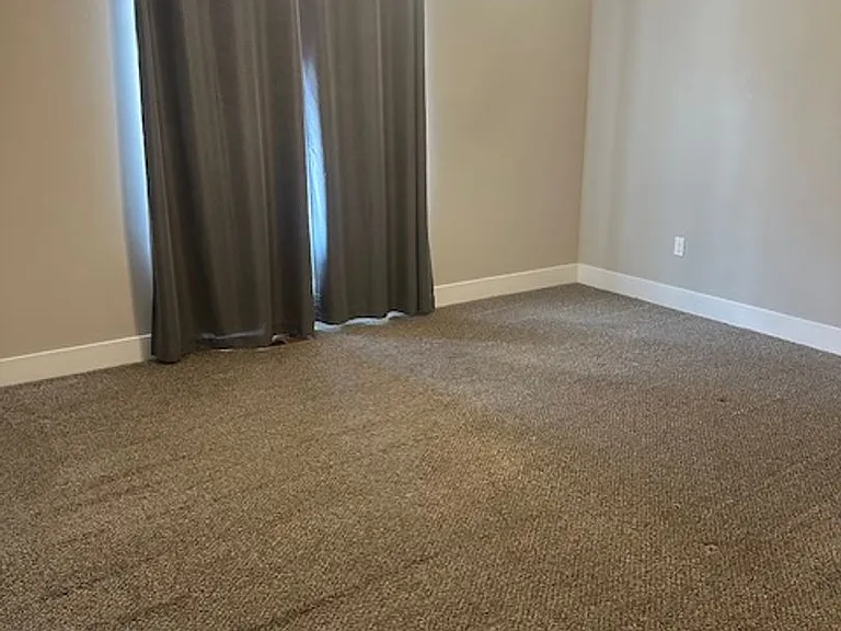 1601 Quartz Dr #D — Photo 32