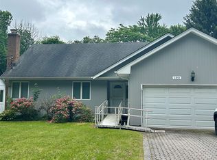 190 Woodbury Rd, Huntington, NY 11743