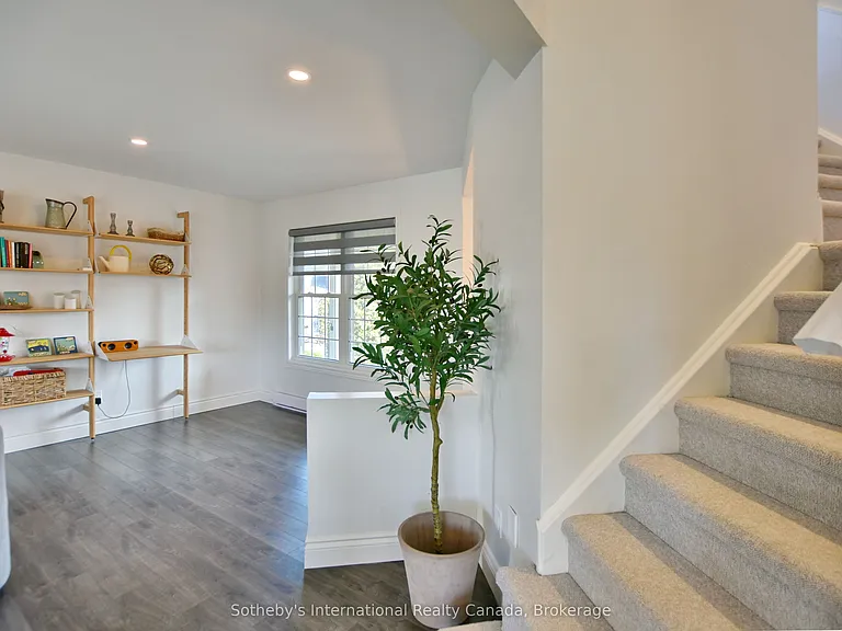 150 Victoria St S #103 — Photo 11