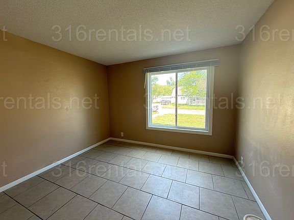 4th image of 236 Broadview St #A