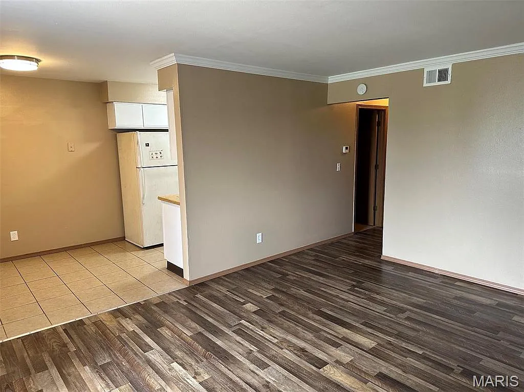 2 bed, 1.0 bath, 770 sqft, $850 — Photo 2