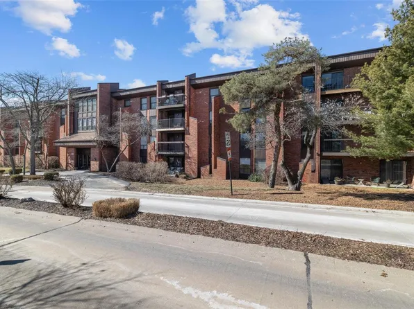 585 Coeur De Royale Dr APT 305, Saint Louis, MO 63141