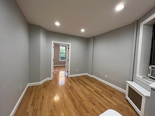 4th image of 239 9th Ave APT 1A