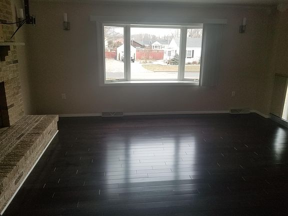 LR - Large Bay Window