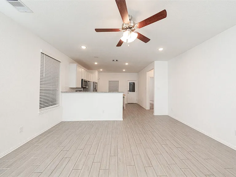 31206 Whitfield Ct — Photo 7