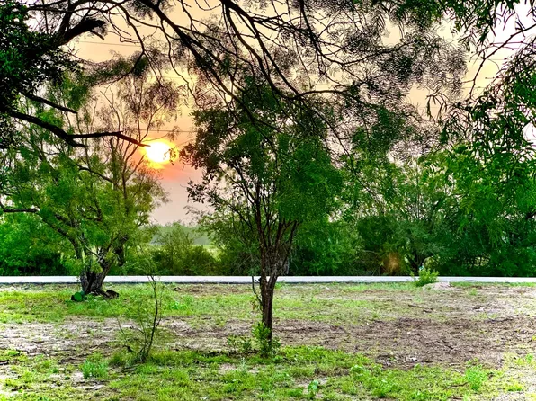233 Fairway Cir, Brackettville, TX 78832