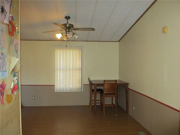 3rd image of 1584 Stanford Ct