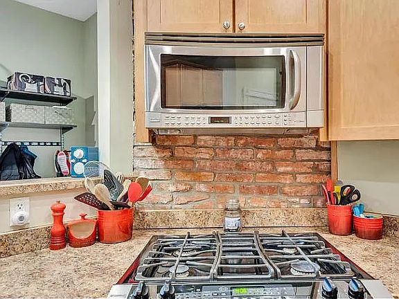 5th image of 3832 Shenandoah Ave