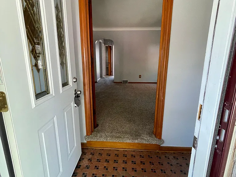 18221 Hanna St — Photo 2