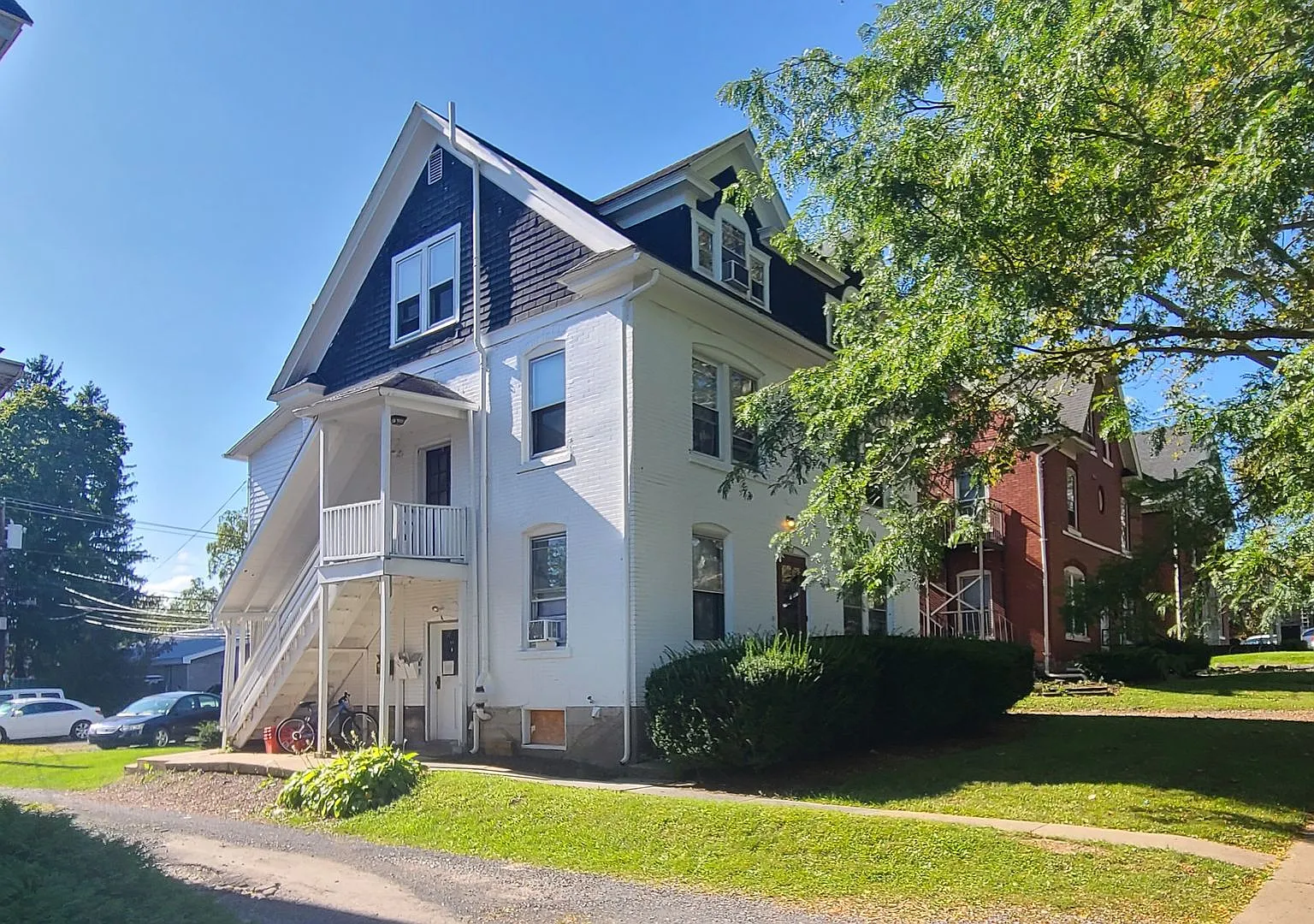 College Avenue, West-712 — Photo 2