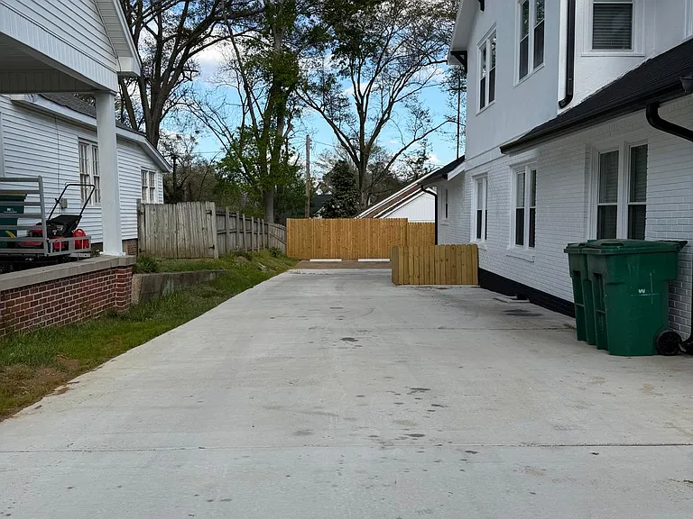402 N Church St — Photo 31