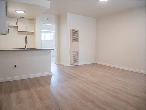 164333 Woodruff Ave #12 Photo 1 164333 Woodruff Ave #12 Photo 1