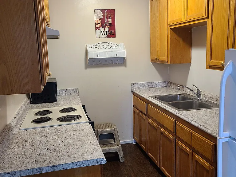572 Troy Dr #6 — Photo 6