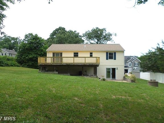 3rd image of 6949 Lennox Ave