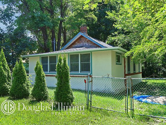 4th image of 540 Wiggins St