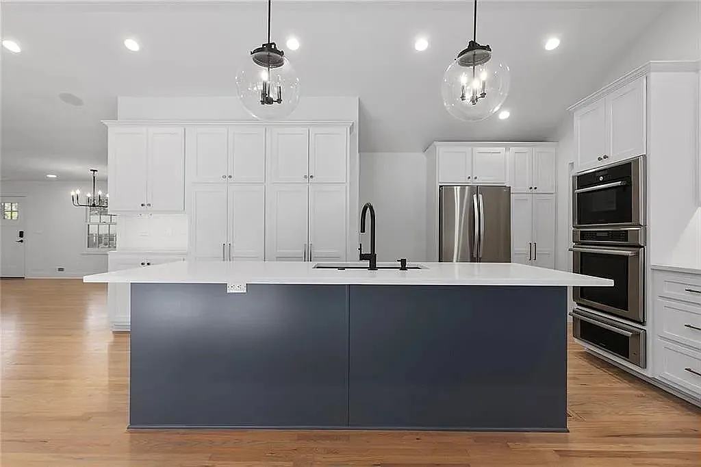4 bed, 3.5 bath, 4026 sqft, $7,000 — Photo 4