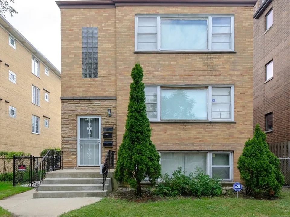 5735 W Lawrence Ave #1