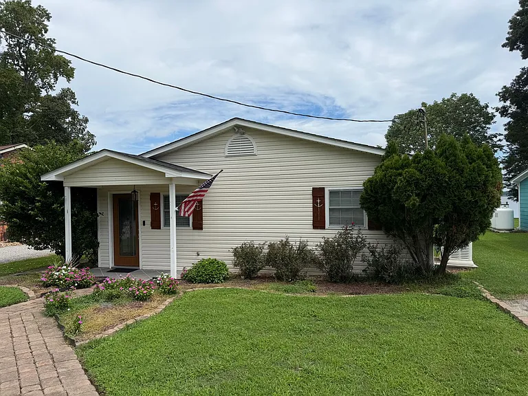 79 Ridgecrest Dr — Photo 1
