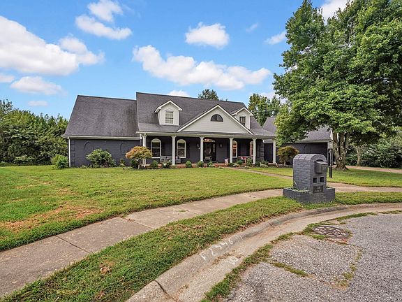 3rd image of 2346 Balmoral Dr