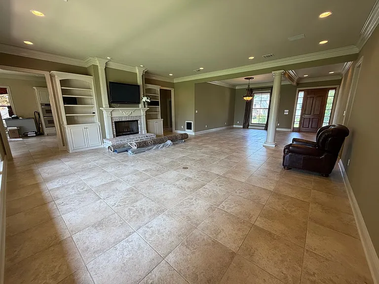 1073 Waters Edge Cir — Photo 5