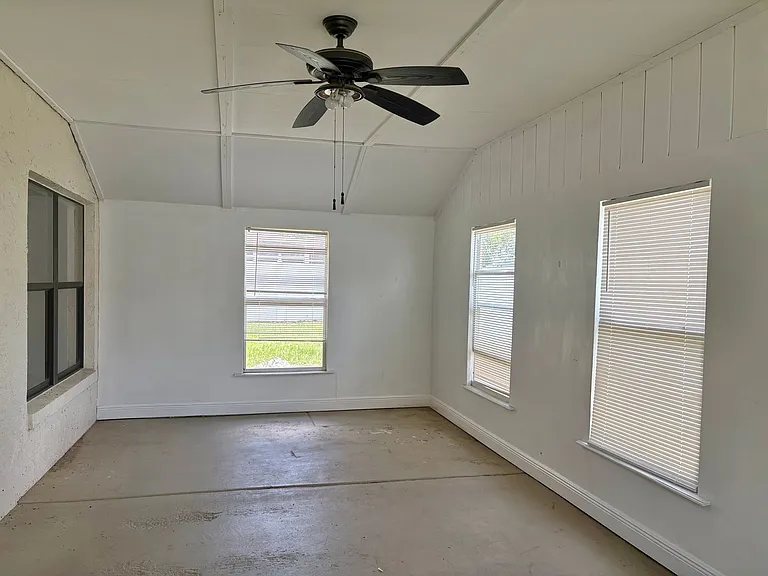 2224 Fairmont Cir — Photo 22