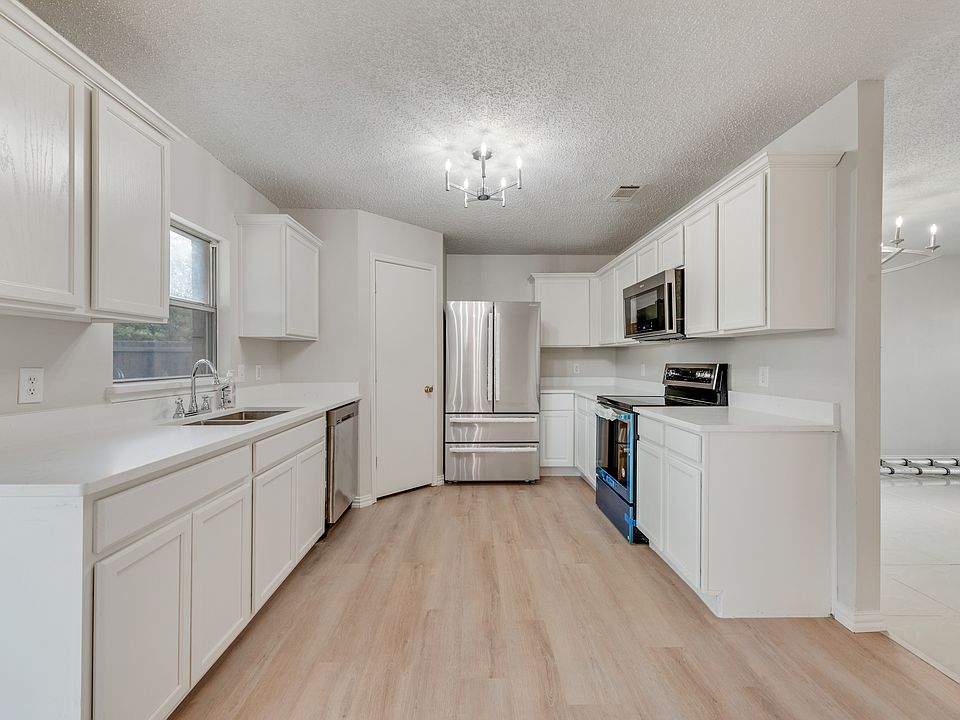 1st image of 2444 Breanna Way