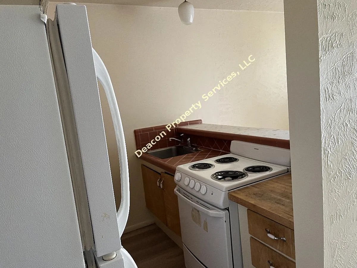 Updated Albuquerque 1 Bedroom with Unique Built Ins — Photo 4