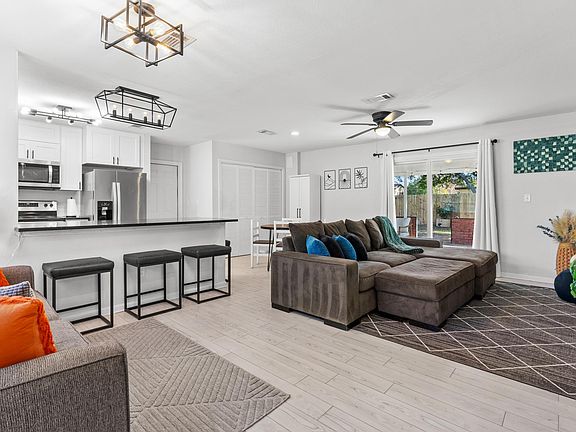 4th image of 220 Lee Dr