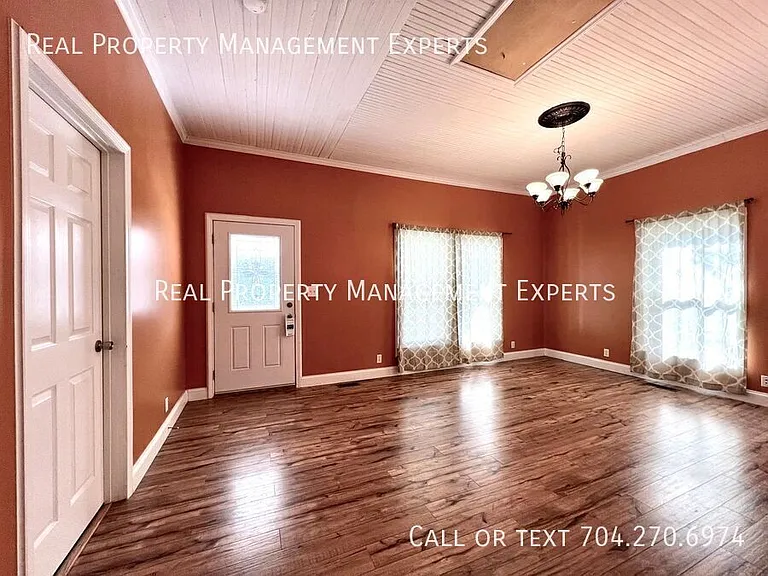 319 Doster Ave — Photo 7