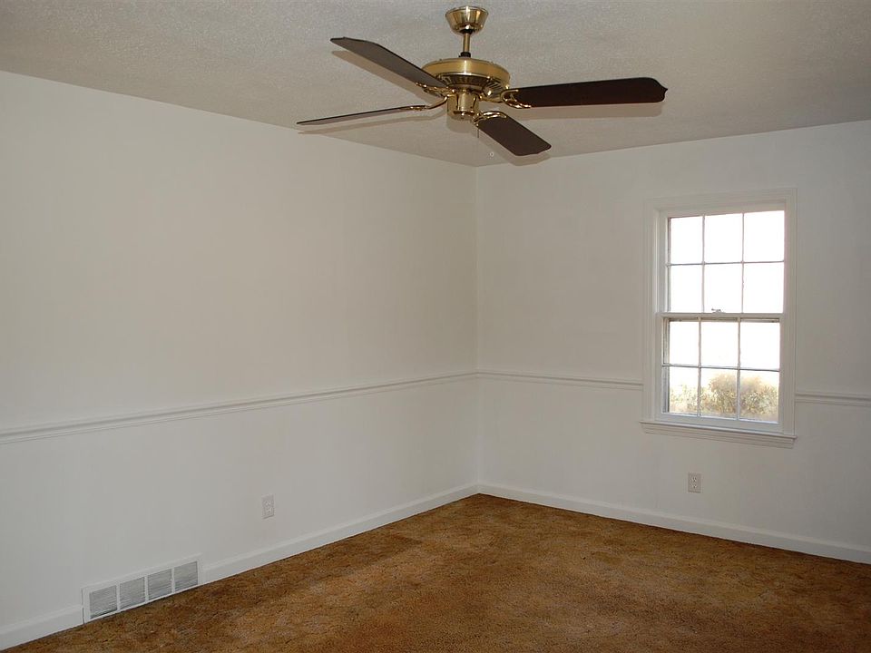 1st image of 404 Lindsey St