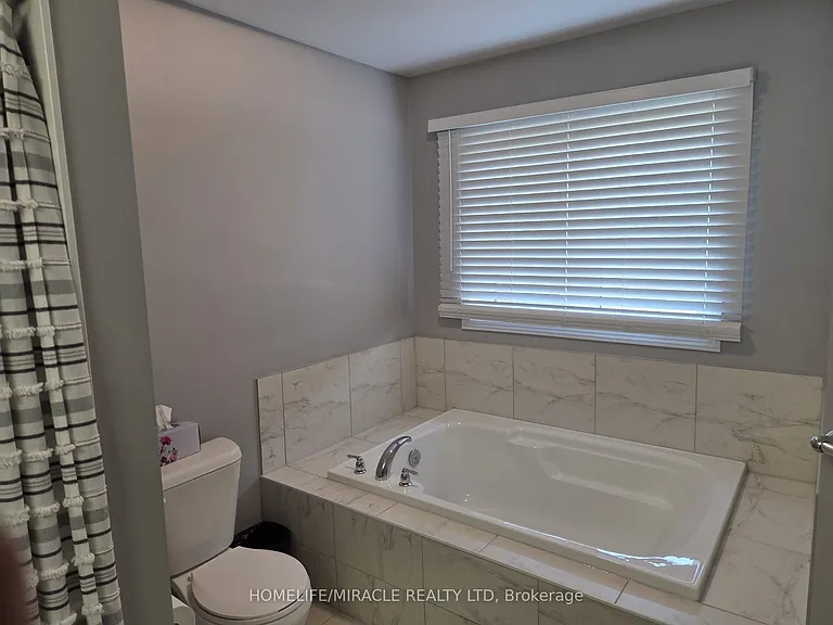 20 Esther Cres — Photo 9