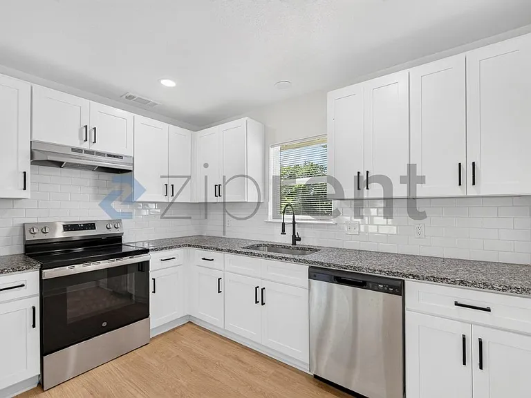 1319 Lynn Haven Ave — Photo 10