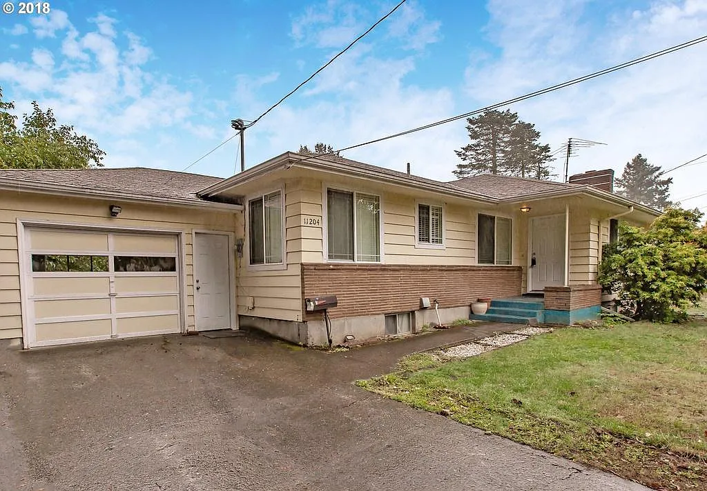 11204 NE Knott St photo 1