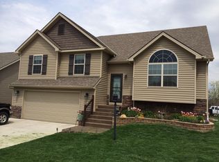 4011 Greywood Ln, St Joseph, MO 64505