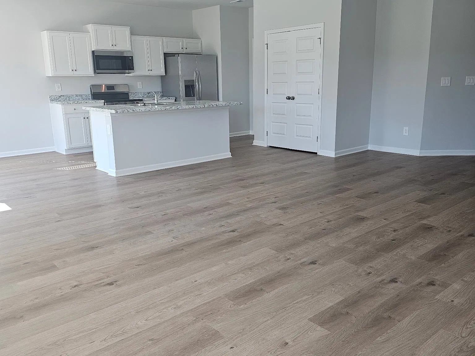 4 bed, 2.5 bath, 2065 sqft, $2,195 — Photo 3