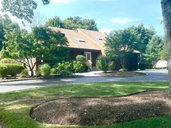 500 Hoffman Ln, Hauppauge, NY 11788