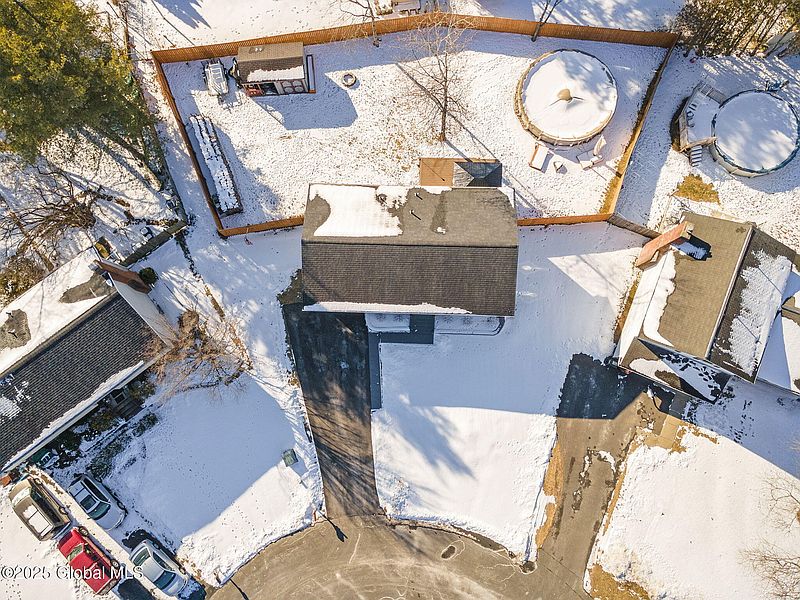 4th image of 15 Rigi Court