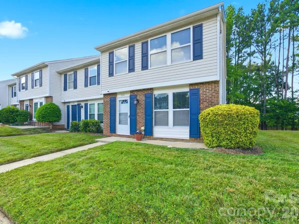 242 Water Oak Dr, Pineville, NC 28134