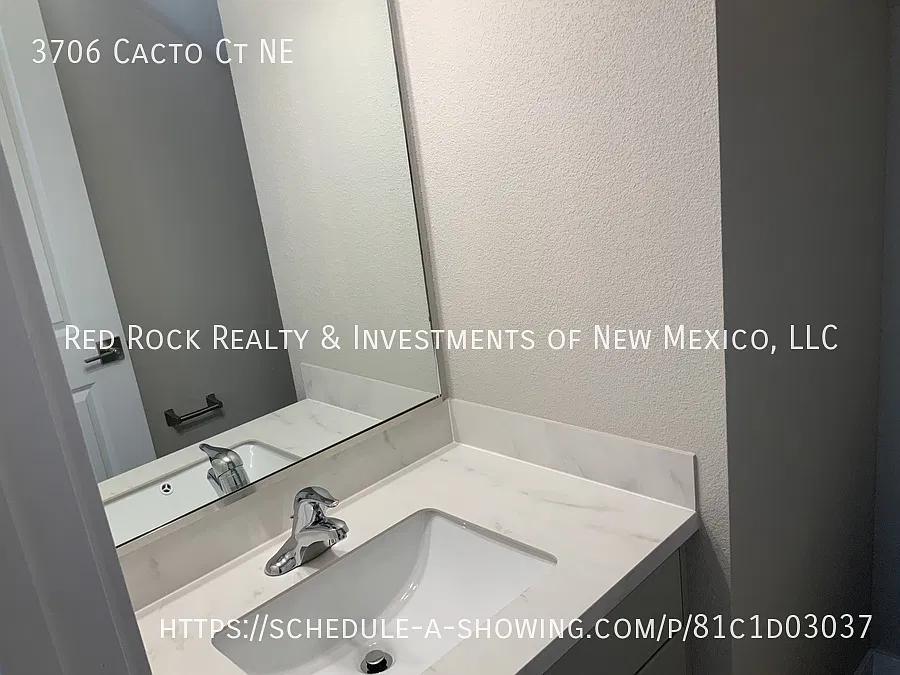 Luxury 3BR/2.5BTH luxury townhome with 2 car garage! — Photo 4